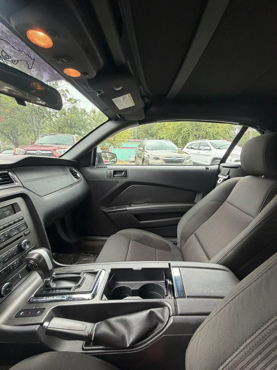 Used 2014 Ford Mustang Convertible RWD image 10