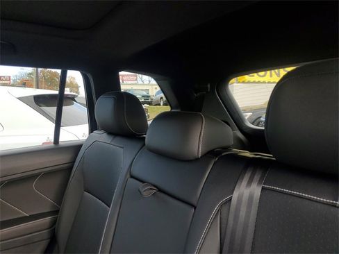 Certified 2024 Volkswagen Tiguan SE R-Line image 9