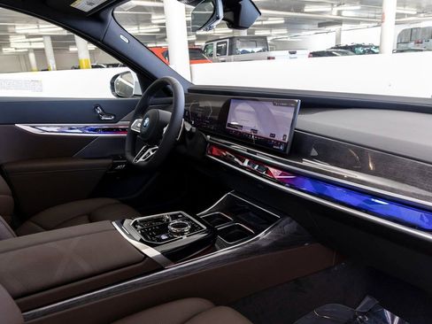 New 2026 BMW 750e xDrive image 31