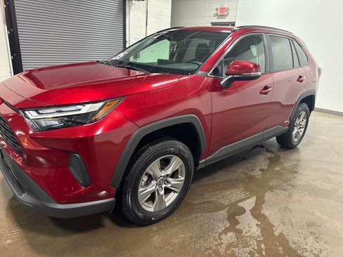 Used 2025 Toyota RAV4 XLE AWD/4WD image 8