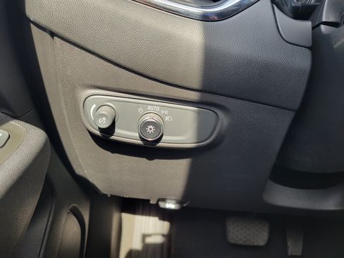 Certified 2022 Chevrolet Equinox LS w/ LS Convenience Package FWD image 14