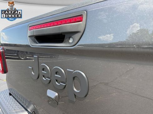 Used 2025 Jeep Gladiator Sport AWD/4WD image 17