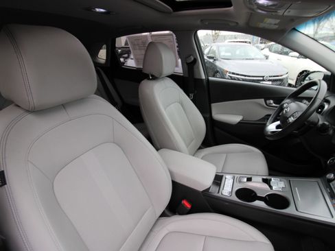 Used 2023 Hyundai Kona Limited image 19