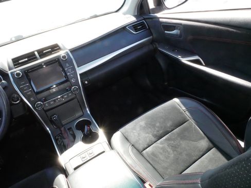 Used 2017 Toyota Camry XSE image 11