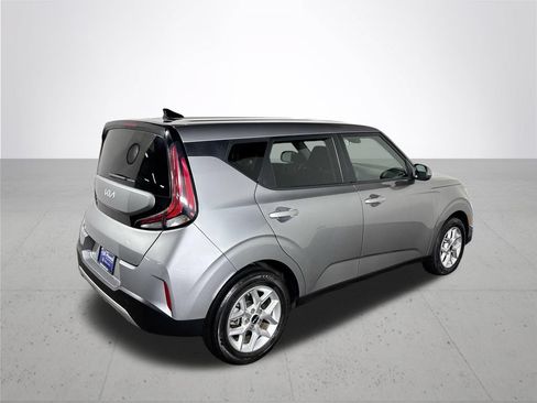 Used 2025 Kia Soul LX w/ LX Technology Package FWD image 6