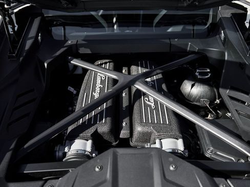 Used 2022 Lamborghini Huracan EVO image 22