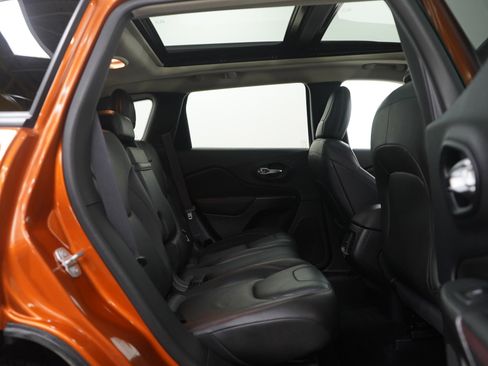 Used 2016 Jeep Cherokee Trailhawk w/ Comfort/Convenience Group image 12