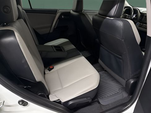 Used 2018 Toyota RAV4 Limited FWD image 14