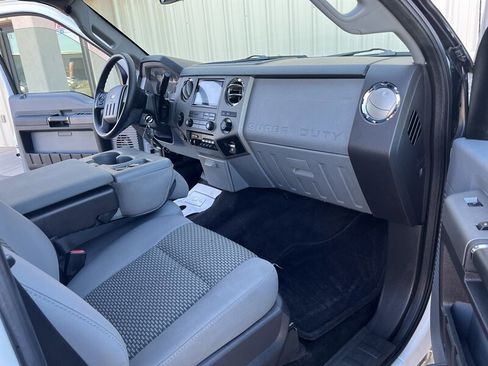 Used 2011 Ford F250 XLT w/ XLT Premium Pkg image 9