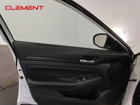 Used 2025 Nissan Altima 2.5 SV image 25