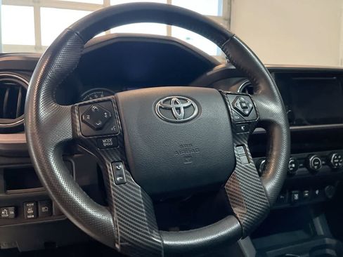 Used 2019 Toyota Tacoma TRD Sport w/ Technology Package AWD/4WD image 14