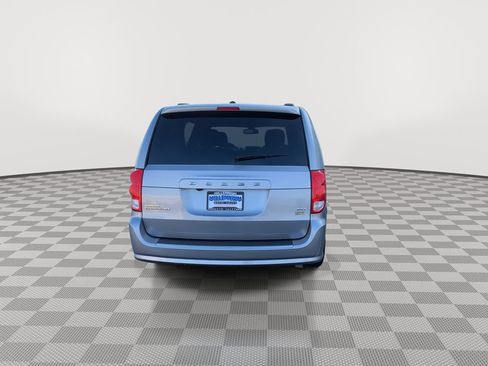 Used 2019 Dodge Grand Caravan SXT image 6