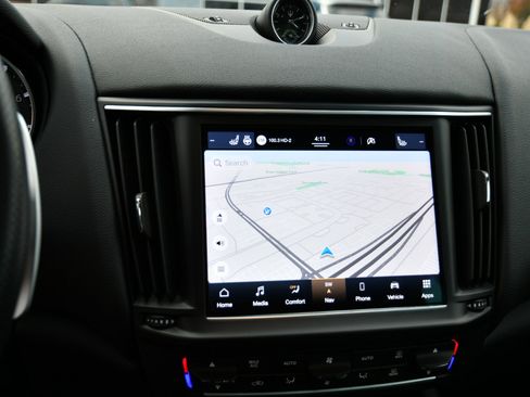 Used 2023 Maserati Levante Modena image 17