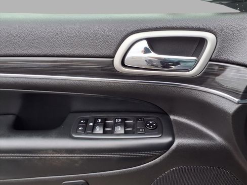 Used 2020 Jeep Grand Cherokee Limited image 18