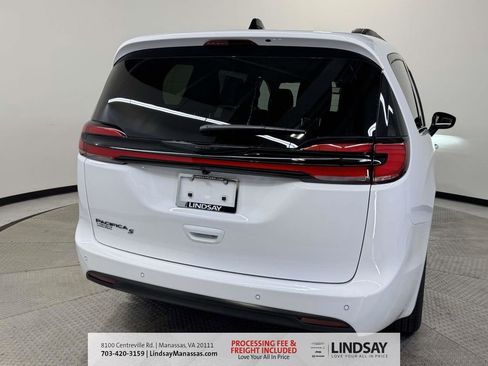 New 2026 Chrysler Pacifica Select image 9