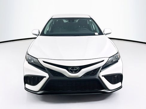 Used 2023 Toyota Camry SE FWD image 2