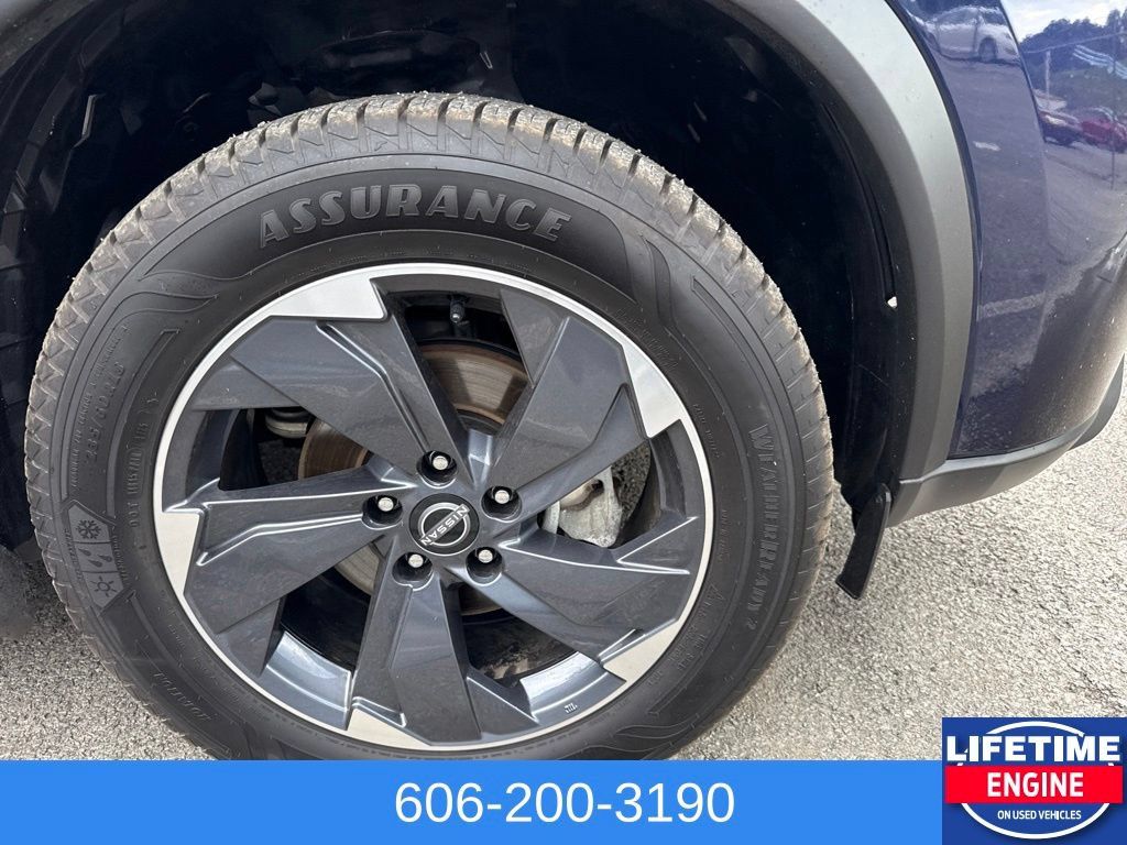 Used 2024 Nissan Rogue SV w/ SV Premium Package AWD/4WD image 6