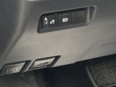 Used 2021 Toyota RAV4 LE image 14