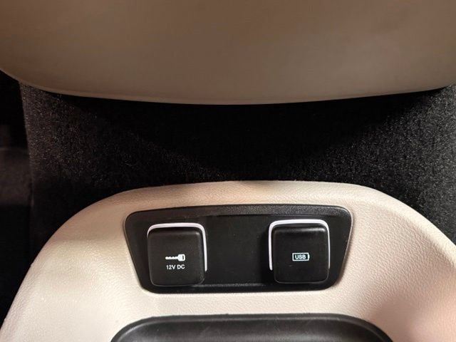 Used 2017 Chrysler Pacifica Touring-L Plus w/ Tire & Wheel Group FWD image 15