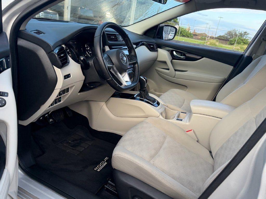 Used 2020 Nissan Rogue Sport SV w/ All-Weather Package AWD/4WD image 11