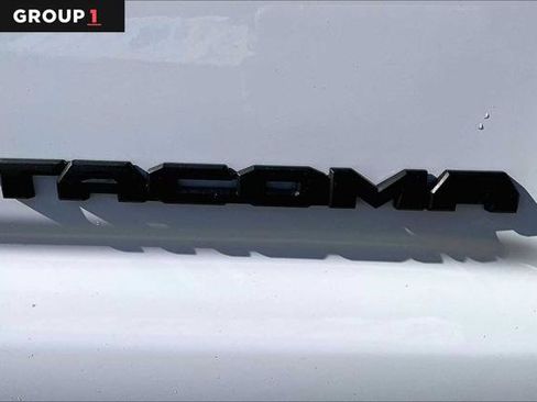 Certified 2018 Toyota Tacoma TRD Off-Road w/ Technology Package AWD/4WD image 33
