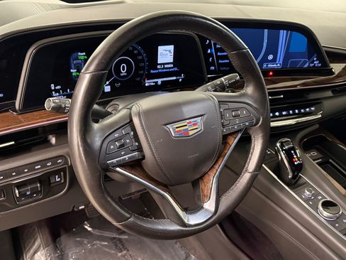 Used 2023 Cadillac Escalade Sport Platinum w/ Heavy-Duty Trailer Package AWD/4WD image 4