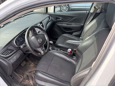 Used 2022 Buick Encore Preferred AWD/4WD image 5