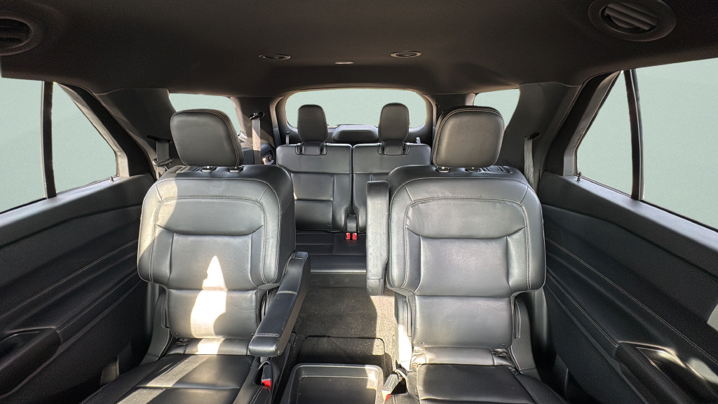 Used 2020 Ford Explorer XLT w/ Equipment Group 202A AWD/4WD image 24