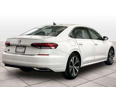 Used 2022 Volkswagen Passat 2.0T SE FWD image 11