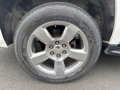 Used 2019 Chevrolet Suburban LT AWD/4WD image 9