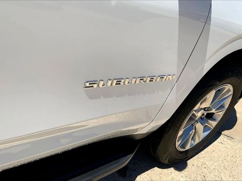 Used 2023 Chevrolet Suburban Premier image 10