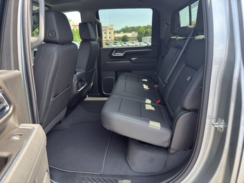 New 2026 GMC Sierra 2500 SLT w/ SLT Convenience Package AWD/4WD image 18