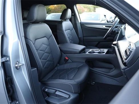 New 2026 Volkswagen Atlas Cross Sport SE image 24