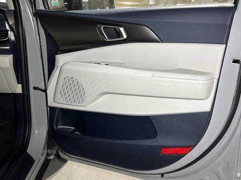 New 2025 Kia Carnival SX image 14