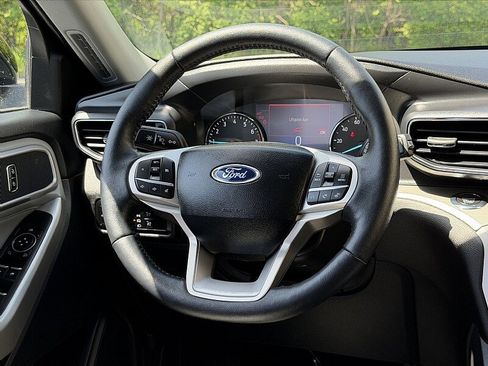Used 2024 Ford Explorer XLT w/ Equipment Group 202A AWD/4WD image 13