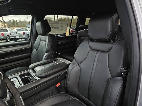 New 2026 Jeep Grand Wagoneer image 12