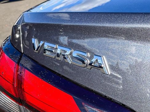 Used 2022 Nissan Versa SV w/ Trunk Package image 10