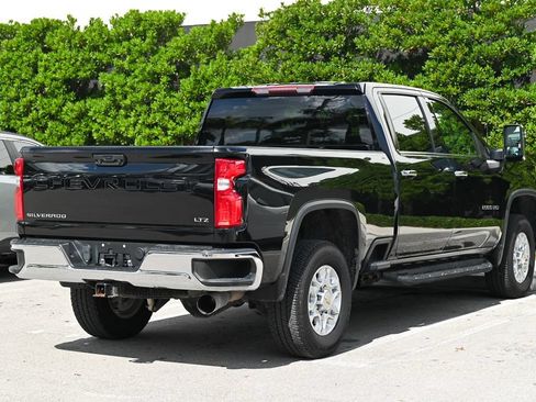 Used 2022 Chevrolet Silverado 2500 LTZ w/ Z71 Off-Road Package AWD/4WD image 4