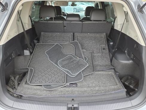 Used 2023 Volkswagen Tiguan SE FWD image 18