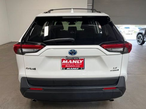 Used 2022 Toyota RAV4 LE AWD/4WD image 4