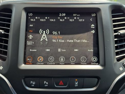 Used 2023 Jeep Cherokee Altitude Lux AWD/4WD image 34