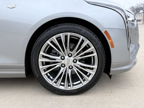 Used 2025 Cadillac CT4 Premium Luxury image 9