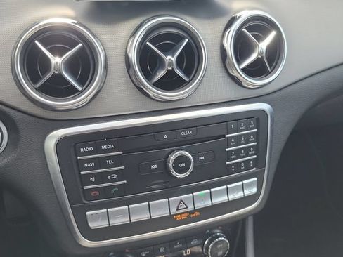 Used 2020 Mercedes-Benz GLA 250 4MATIC w/ Premium Package image 28