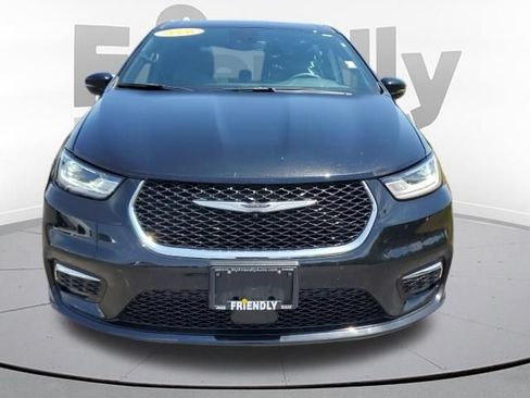 Used 2026 Chrysler Pacifica Limited FWD image 8