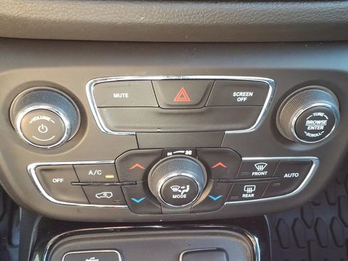 Used 2018 Jeep Compass Altitude w/ Popular Equipment Group image 17