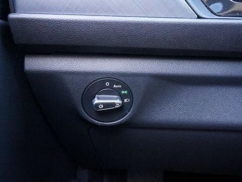 Certified 2023 Volkswagen Jetta SE w/ Panoramic Sunroof Package image 28