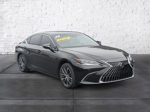 Used 2024 Lexus ES 300h w/ Premium Package image 2
