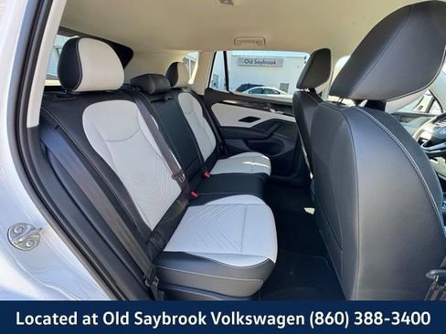 Used 2025 Volkswagen Tiguan SE AWD/4WD image 24