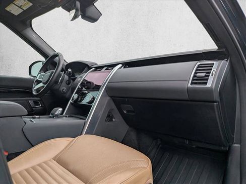 Used 2022 Land Rover Discovery S image 22