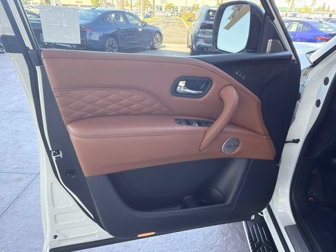 Used 2023 INFINITI QX80 Sensory w/ Cargo Package AWD/4WD image 9